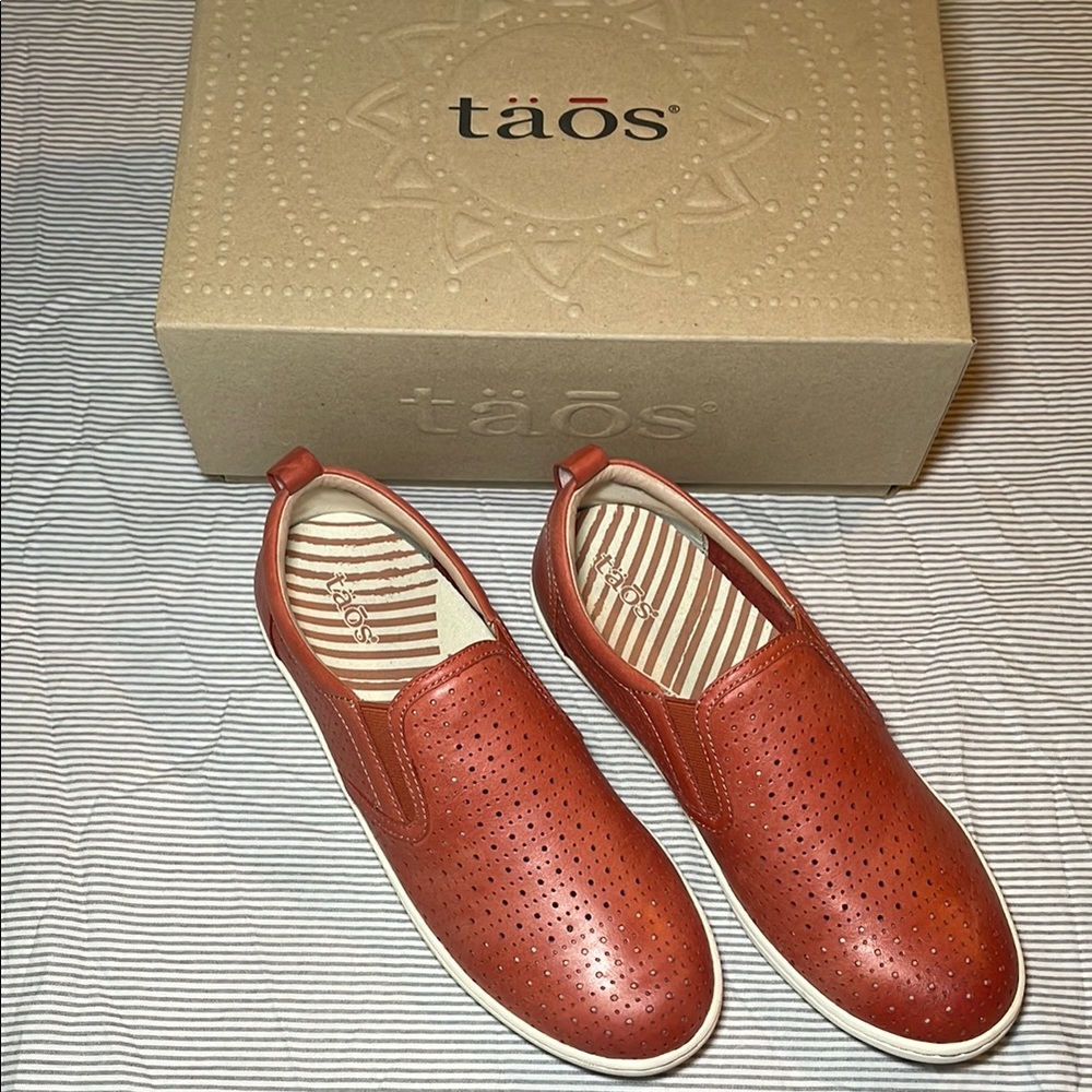Taos Footwear Ladies Bruschetta Slip-On Shoes sz10M
